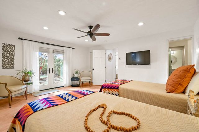 9 S Camino Don Carlos, Santa Fe, NM 87506