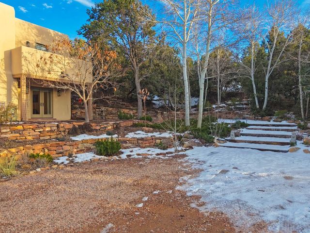 9 S Camino Don Carlos, Santa Fe, NM 87506