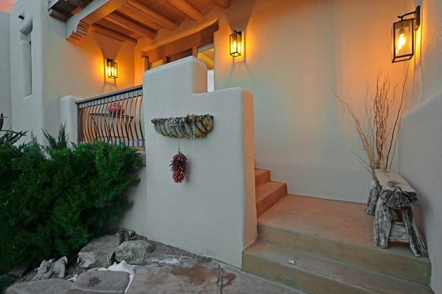 9 S Camino Don Carlos, Santa Fe, NM 87506