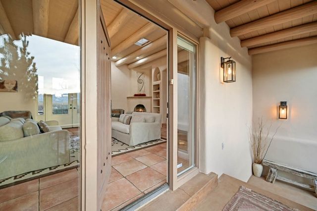 9 S Camino Don Carlos, Santa Fe, NM 87506