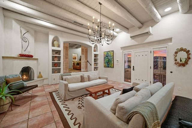 9 S Camino Don Carlos, Santa Fe, NM 87506