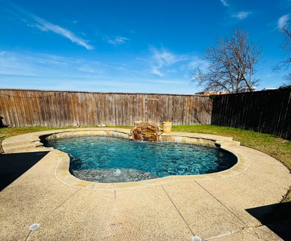 2615 Gladiolus Lane, Dallas, TX 75233