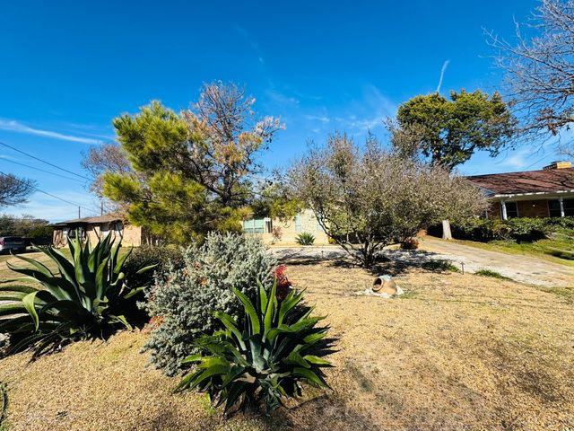 2615 Gladiolus Lane, Dallas, TX 75233