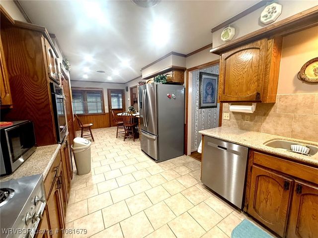 400 Fryar Drive, Sallisaw, OK 74955