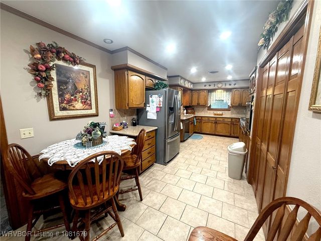 400 Fryar Drive, Sallisaw, OK 74955