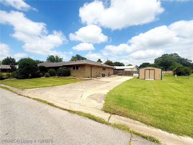 400 Fryar Drive, Sallisaw, OK 74955