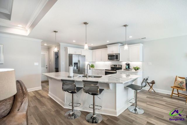 420 Lamplight Dr, Byron, GA 31008