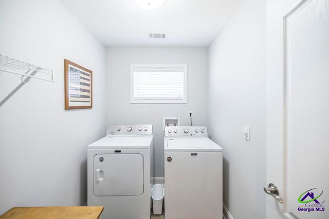 420 Lamplight Dr, Byron, GA 31008