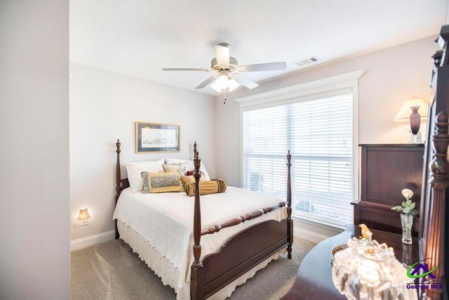 420 Lamplight Dr, Byron, GA 31008