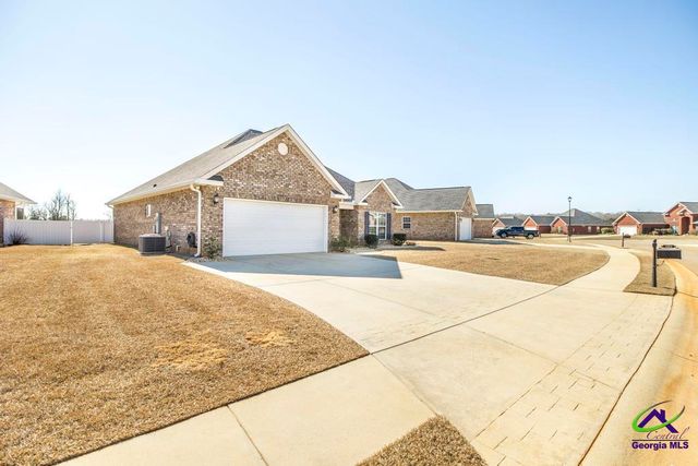 420 Lamplight Dr, Byron, GA 31008