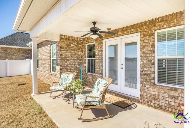 420 Lamplight Dr, Byron, GA 31008