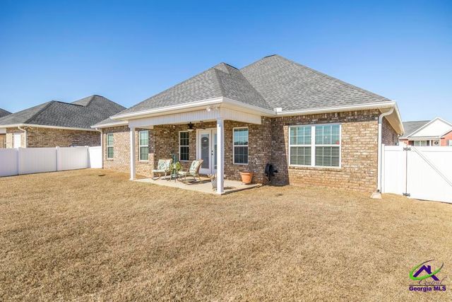 420 Lamplight Dr, Byron, GA 31008