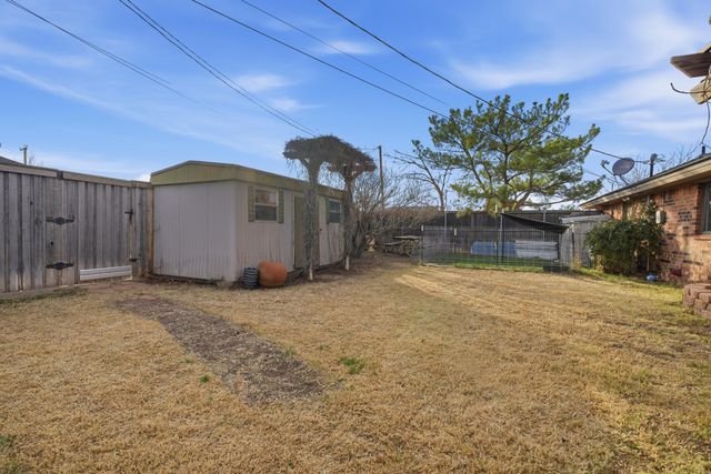 1102 Poplar Street, Levelland, TX 79336