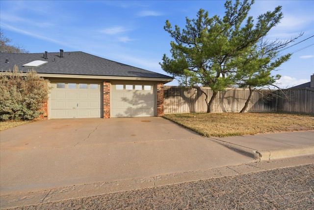 1102 Poplar Street, Levelland, TX 79336