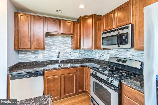 3077 CHINKAPIN OAK LN, Woodbridge, VA 22191