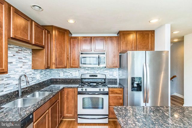 3077 CHINKAPIN OAK LN, Woodbridge, VA 22191