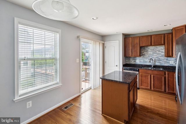 3077 CHINKAPIN OAK LN, Woodbridge, VA 22191
