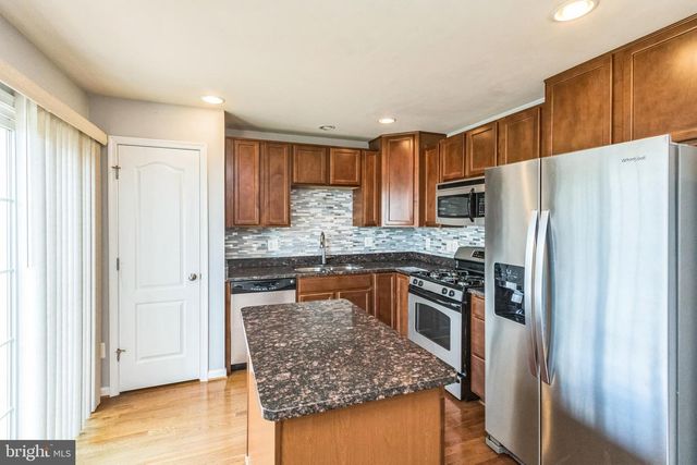 3077 CHINKAPIN OAK LN, Woodbridge, VA 22191
