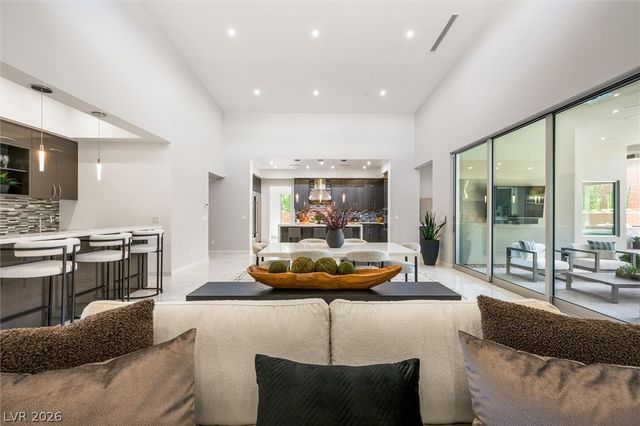 11 Hawkeye Lane, Las Vegas, NV 89135