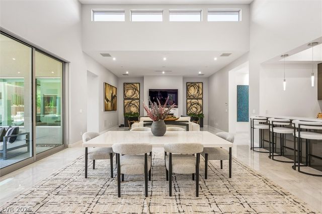 11 Hawkeye Lane, Las Vegas, NV 89135