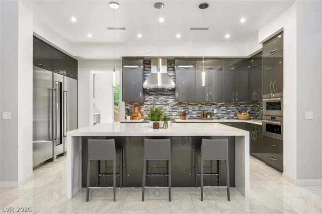 11 Hawkeye Lane, Las Vegas, NV 89135