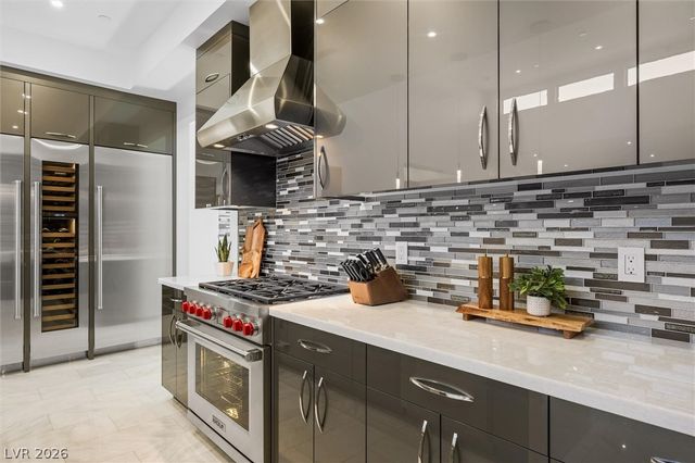 11 Hawkeye Lane, Las Vegas, NV 89135