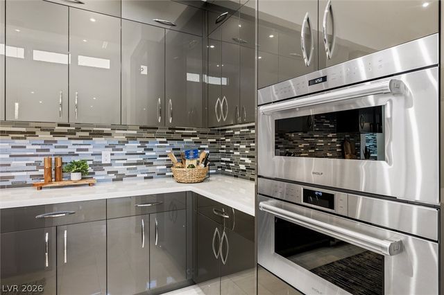 11 Hawkeye Lane, Las Vegas, NV 89135