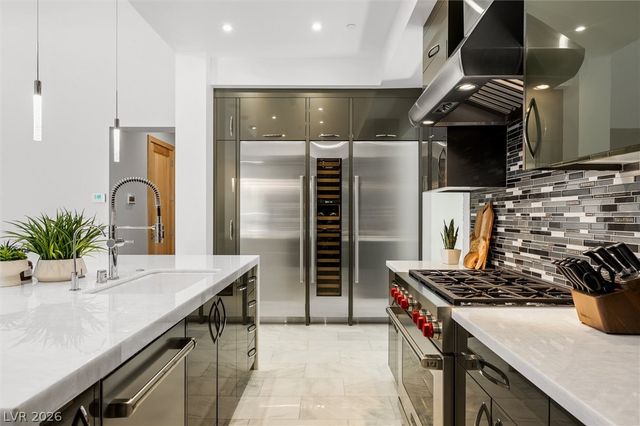 11 Hawkeye Lane, Las Vegas, NV 89135