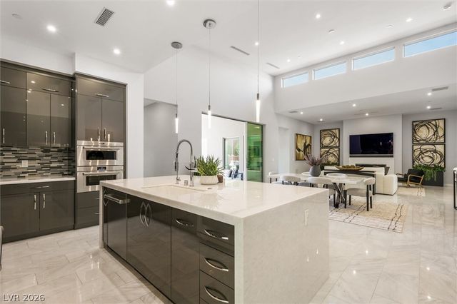 11 Hawkeye Lane, Las Vegas, NV 89135