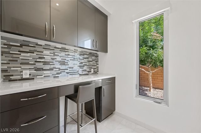 11 Hawkeye Lane, Las Vegas, NV 89135