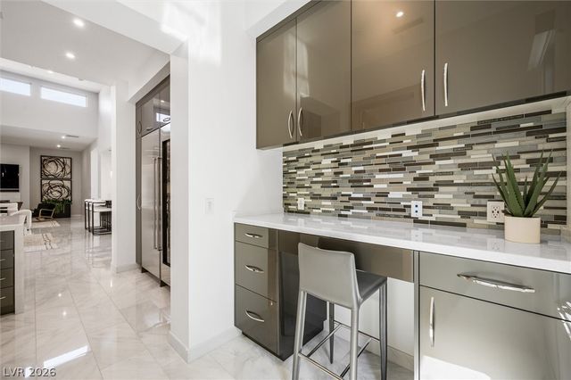 11 Hawkeye Lane, Las Vegas, NV 89135