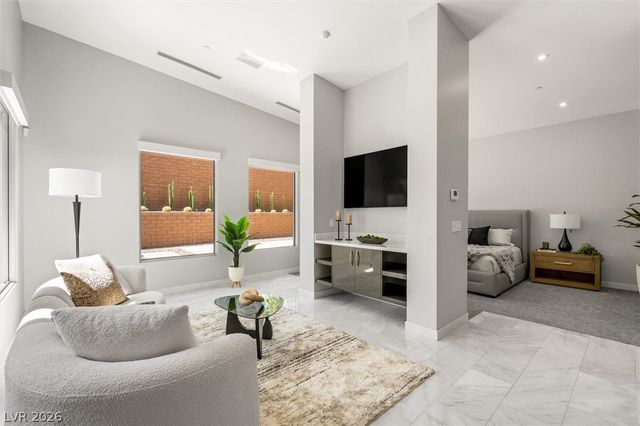 11 Hawkeye Lane, Las Vegas, NV 89135