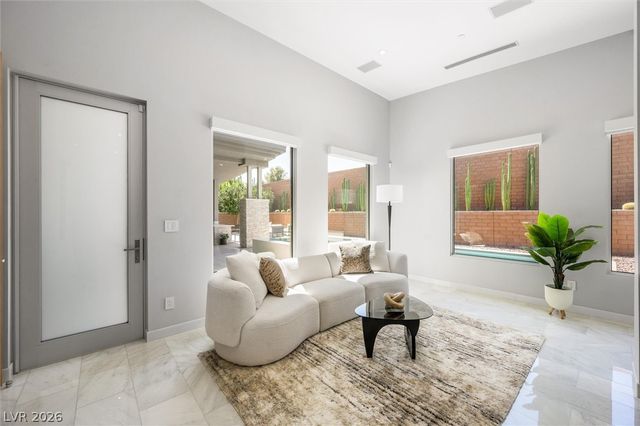 11 Hawkeye Lane, Las Vegas, NV 89135