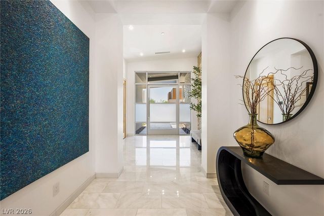 11 Hawkeye Lane, Las Vegas, NV 89135