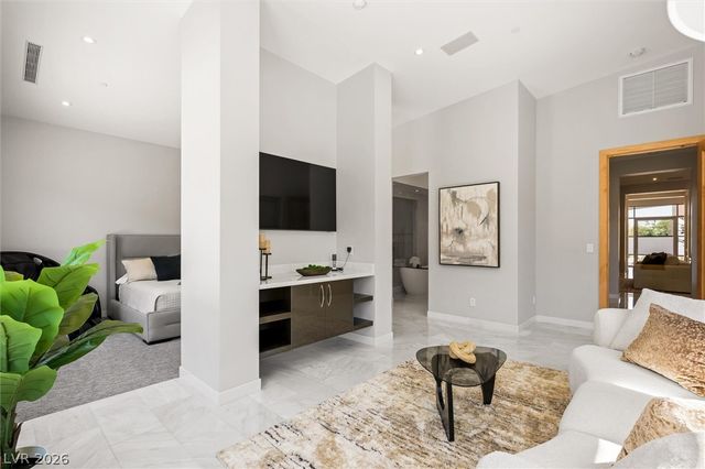 11 Hawkeye Lane, Las Vegas, NV 89135