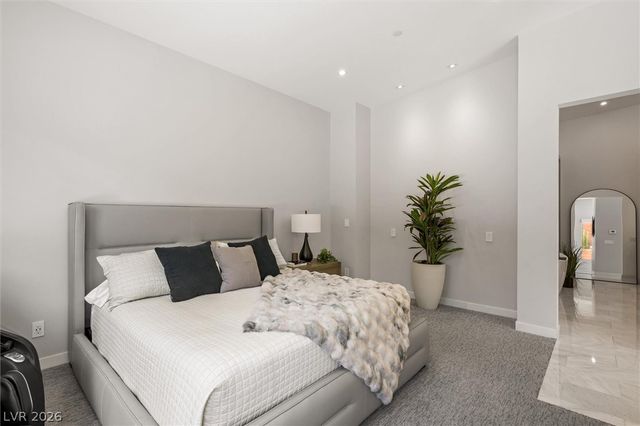 11 Hawkeye Lane, Las Vegas, NV 89135