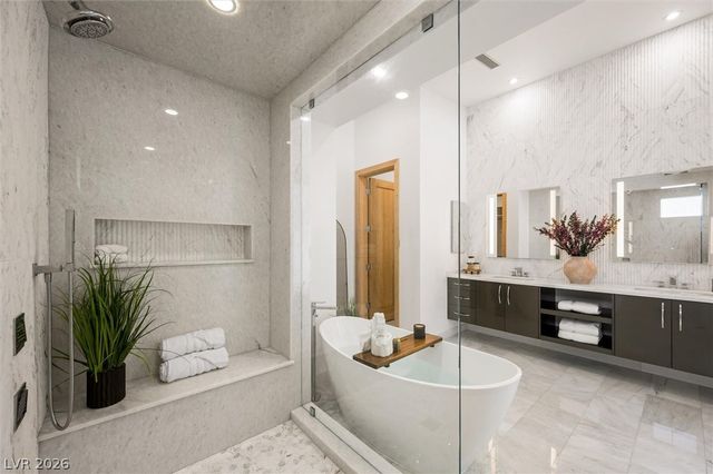 11 Hawkeye Lane, Las Vegas, NV 89135