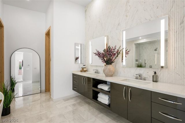 11 Hawkeye Lane, Las Vegas, NV 89135