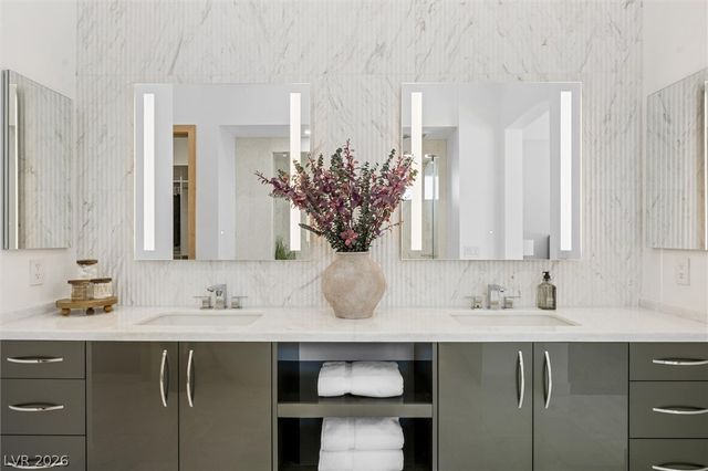 11 Hawkeye Lane, Las Vegas, NV 89135