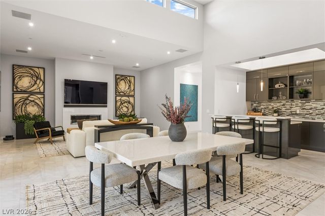 11 Hawkeye Lane, Las Vegas, NV 89135