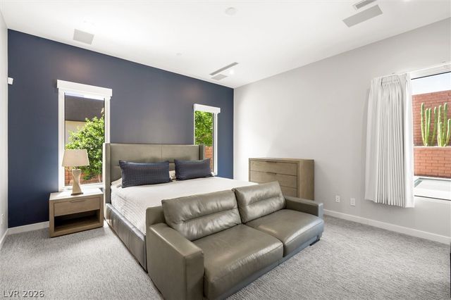 11 Hawkeye Lane, Las Vegas, NV 89135