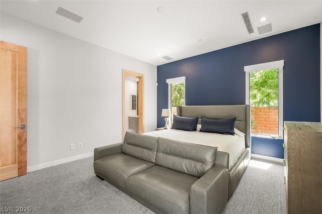 11 Hawkeye Lane, Las Vegas, NV 89135