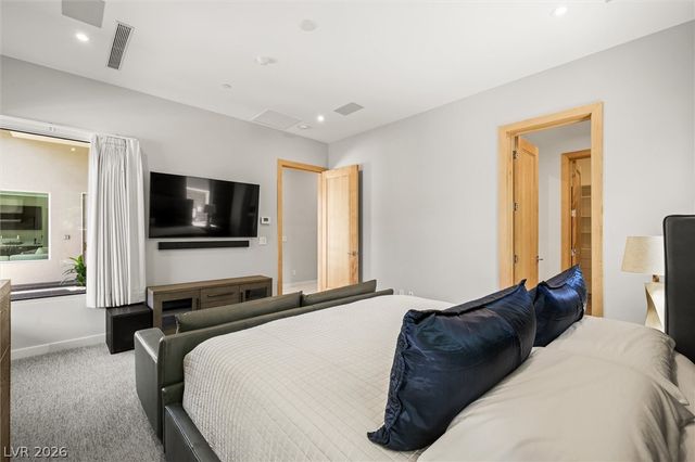 11 Hawkeye Lane, Las Vegas, NV 89135