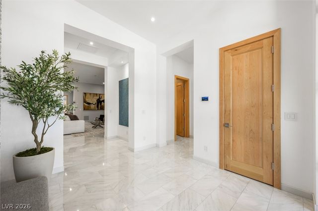 11 Hawkeye Lane, Las Vegas, NV 89135