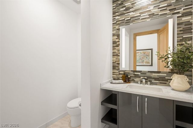 11 Hawkeye Lane, Las Vegas, NV 89135