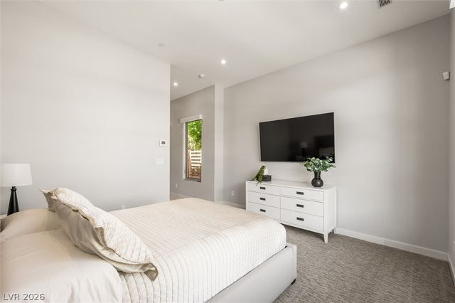 11 Hawkeye Lane, Las Vegas, NV 89135