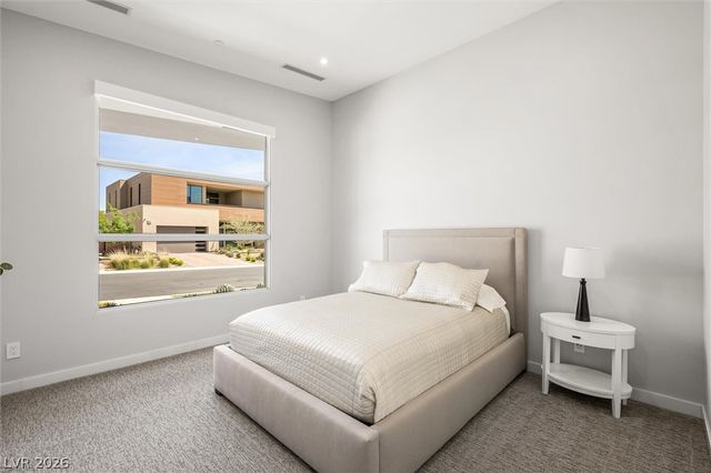 11 Hawkeye Lane, Las Vegas, NV 89135