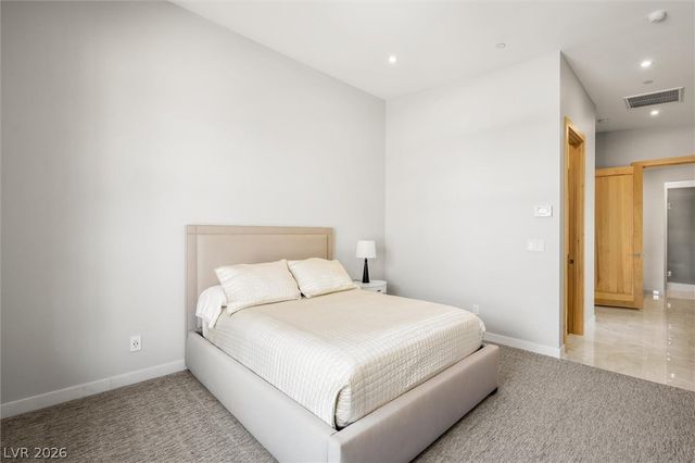 11 Hawkeye Lane, Las Vegas, NV 89135