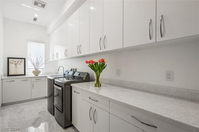 11 Hawkeye Lane, Las Vegas, NV 89135