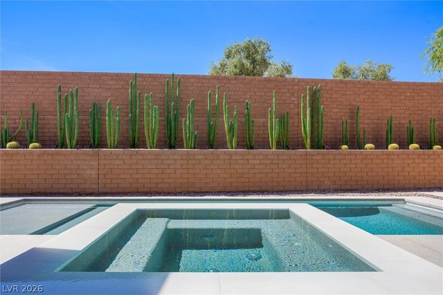 11 Hawkeye Lane, Las Vegas, NV 89135